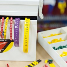 PK+20004AV40.Q, PK+ 2/4 CUT YELLOW: Q (LETTERS Q)